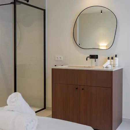 Shway - The Book Binder Apartment *